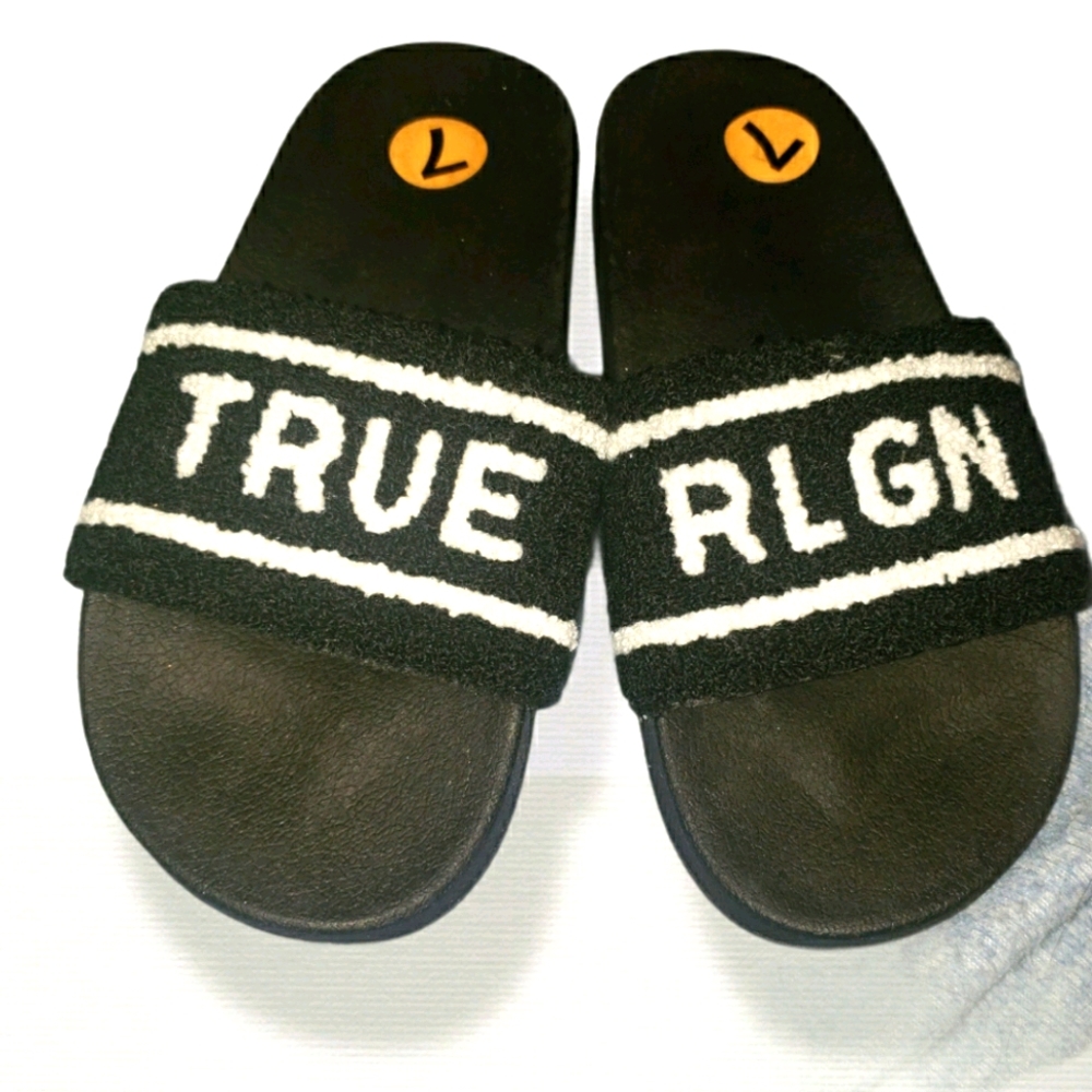 TRUE RELIGION SLIDES SIZE 7